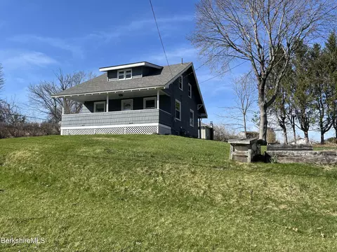 58 Franklin St, Pittsfield, MA 01201 photo 2
