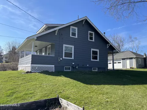 58 Franklin St, Pittsfield, MA 01201 photo 3