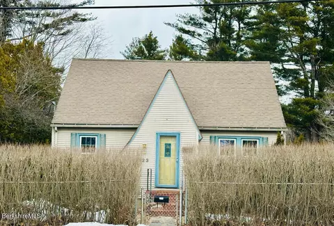 123 Greenwich St, Pittsfield, MA 01201