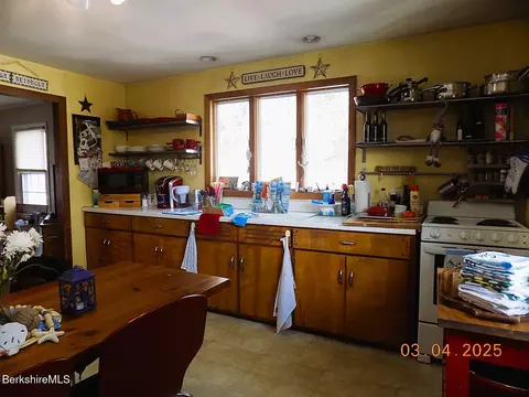 38 Hillside Dr, Lenox, MA 01240 photo 5