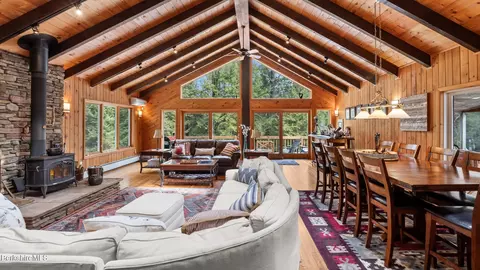 508 Seneca Dr, Becket, MA 01223
