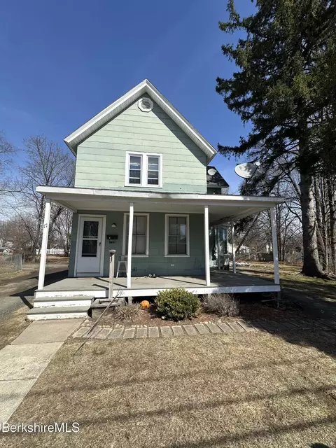 17 Prospect St, Westfield, MA 01085