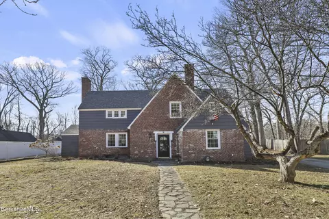 38 Brunswick St, Pittsfield, MA 01201