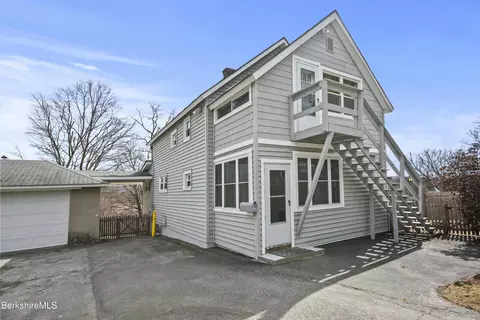 13 Sloan St, Pittsfield, MA 01201