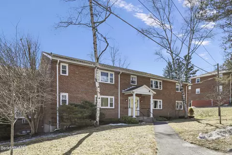 2 Morgan Mnr # -3, Lenox, MA 01240