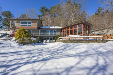 140 Blythewood Dr, Pittsfield, MA 01201