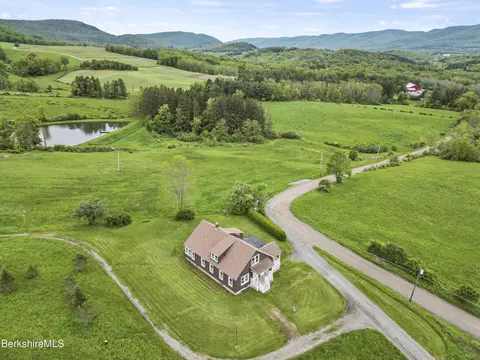 860 Stratton Rd, Williamstown, MA 01267
