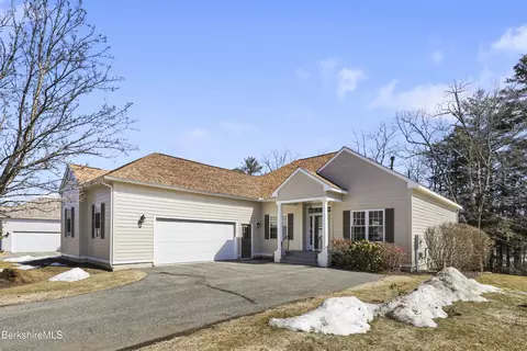 160 Pine Cone Ln, Hinsdale, MA 01235