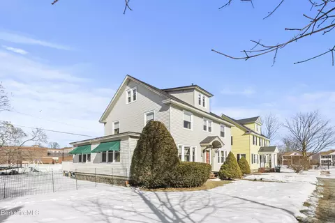 24 Weston St, Pittsfield, MA 01201