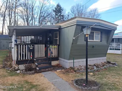 11 Pinnacle Dr, Adams, MA 01220