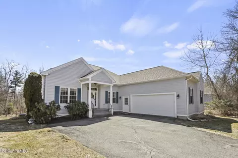 140 Pine Cone Ln, Hinsdale, MA 01235