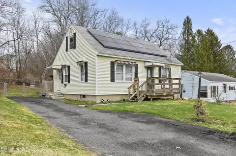 7 Manchester Ave, Pittsfield, MA 01201