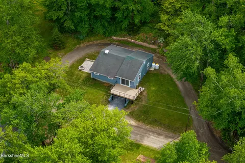 121 Calvin Rd, Hinsdale, MA 01235