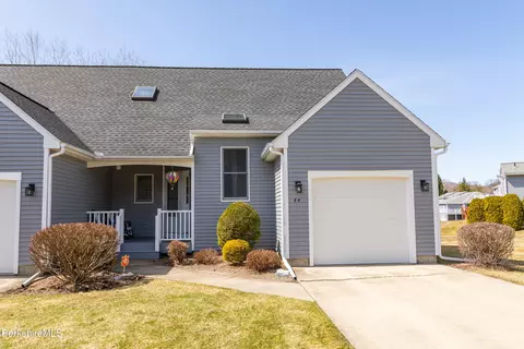 44 Walden Ln #44, Pittsfield, MA 01201
