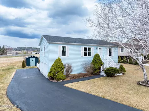 9 Faucett Ln, Pittsfield, MA 01201