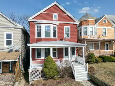 12 Mckinstry Pl, Hudson, NY 12534