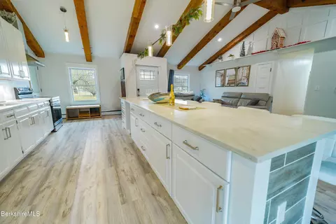 321 High St, Dalton, MA 01226