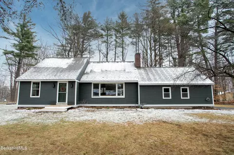 9 Sullivan Ln, Lenox, MA 01240