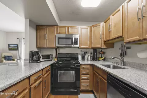 7 Rolling Hills Ln # -9, Lenox, MA 01240 photo 12