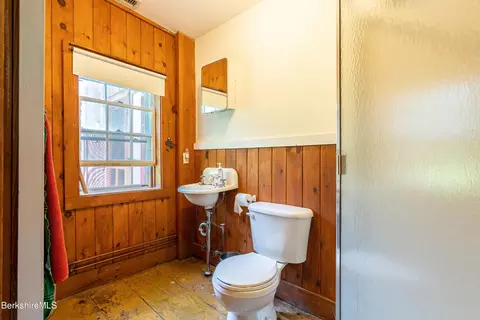 Bath - 18 S Beech Plain Rd, Sandisfield, MA 01255 photo 1 of 2