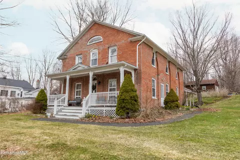 481 Maple St, Hinsdale, MA 01235