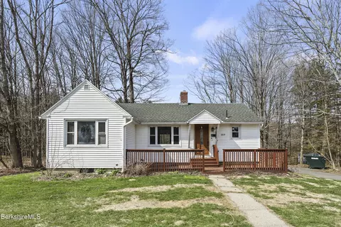 359 Hinsdale Rd, Dalton, MA 01226