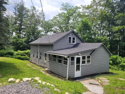 30 Glassworks Rd, Lanesborough, MA 01224