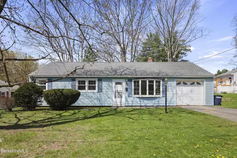 75 Meadowview Dr, Pittsfield, MA 01201