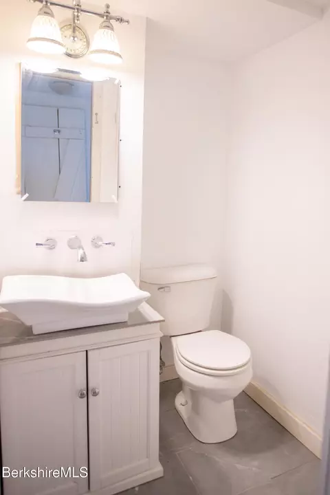 207-209 Main St, Becket, MA 01223 photo 9
