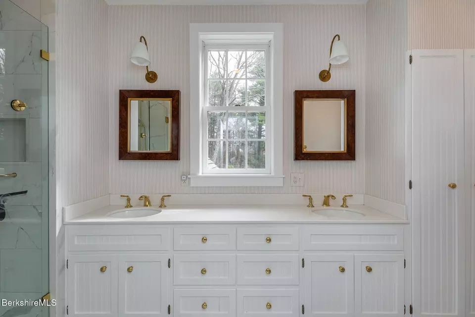 Bath - 92 Old Colebrook Rd, Colebrook, CT 06021 photo 3 of 3