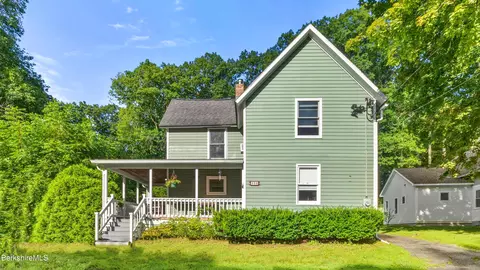 230 Prospect North St, Housatonic, MA 01236