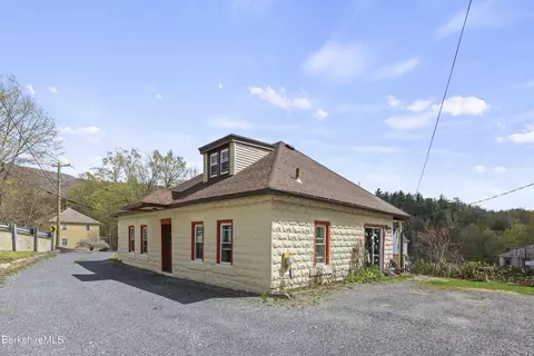 65 Cross Rd, Clarksburg, MA 01247