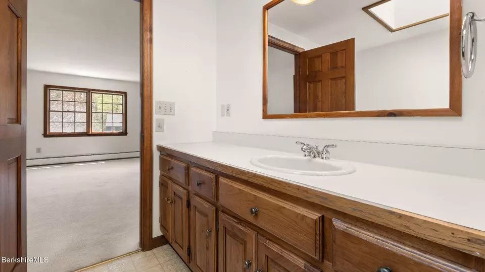 Bath - 7 Cedar Ln, Lenox, MA 01240 photo 2 of 5
