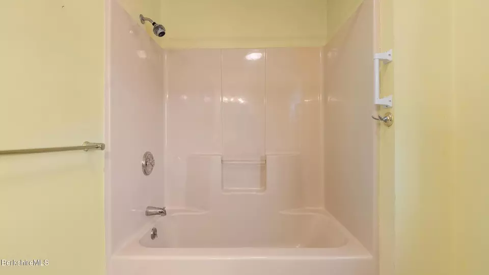 Bath - 7 Cedar Ln, Lenox, MA 01240 photo 5 of 5