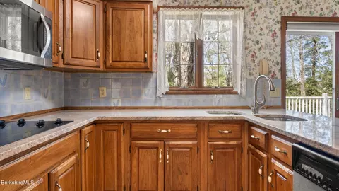 7 Cedar Ln, Lenox, MA 01240 photo 9