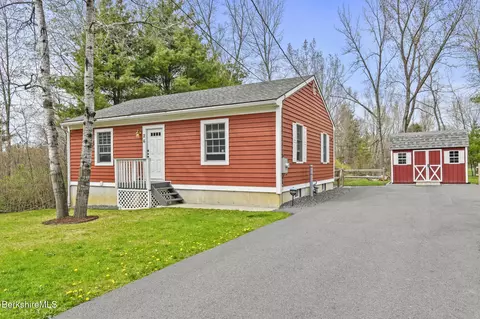 26 April Ln, Pittsfield, MA 01201