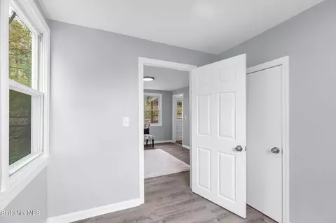 90 Maple St, Lee, MA 01238 photo 9