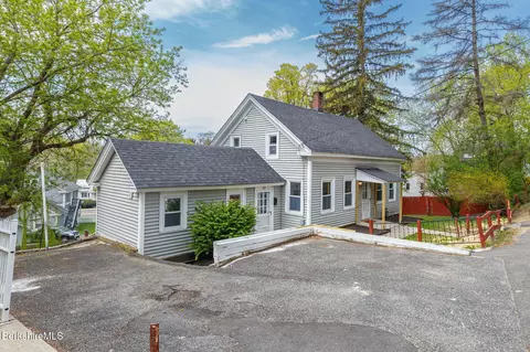 90 Maple St, Lee, MA 01238 photo 3