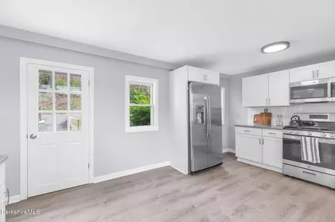 90 Maple St, Lee, MA 01238 photo 10