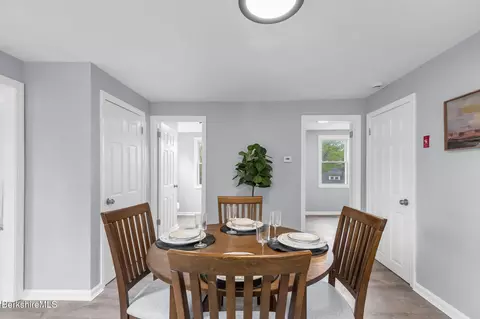 90 Maple St, Lee, MA 01238 photo 5