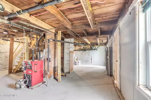 90 Maple St, Lee, MA 01238 photo 22