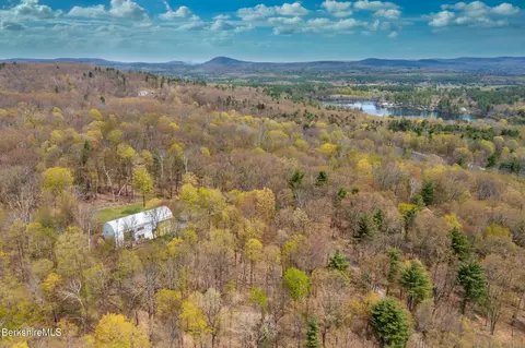 14 Oxbow Rd, Egremont, MA 01230