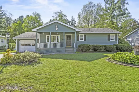 110 Maple Grove Dr, Pittsfield, MA 01201