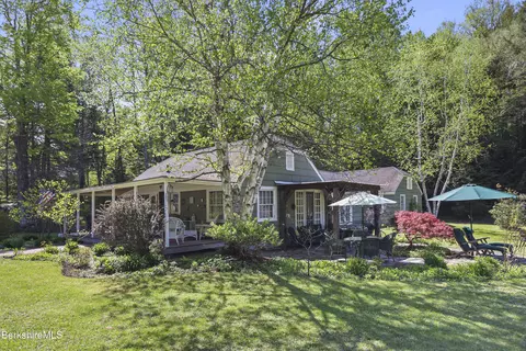 288 E New Lenox Rd, Pittsfield, MA 01201