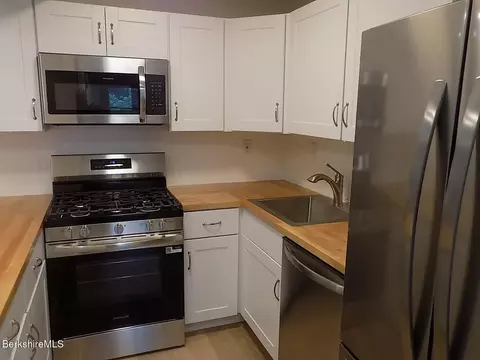 Kitchen - 4 Rolling Hl # -9, Lenox, MA 01240 photo 1 of 3