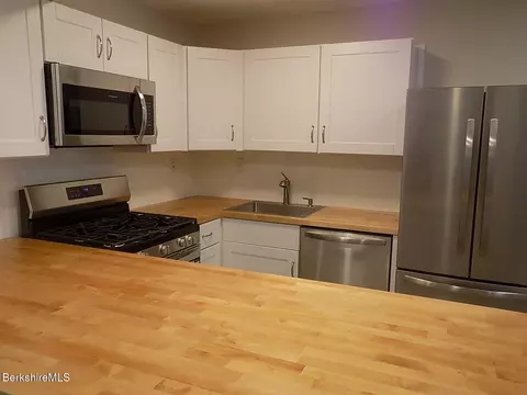 Kitchen - 4 Rolling Hl # -9, Lenox, MA 01240 photo 2 of 3
