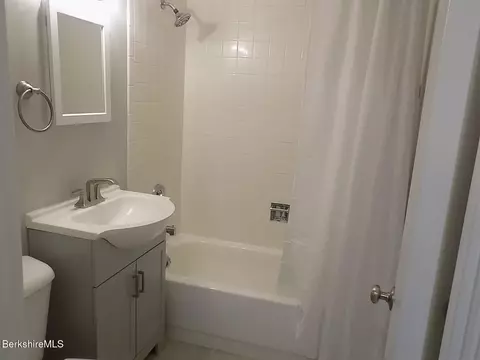 Bath - 4 Rolling Hl # -9, Lenox, MA 01240 photo 2 of 3