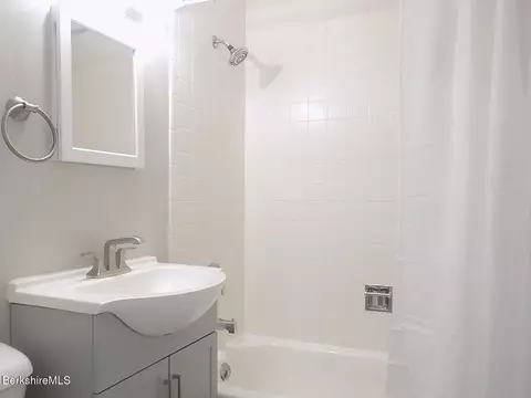 Bath - 4 Rolling Hl # -9, Lenox, MA 01240 photo 3 of 3