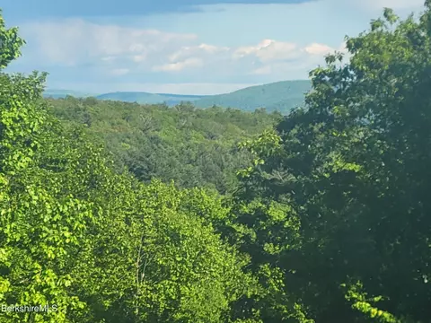 29 Old Village Rd, Great Barrington, MA 01230