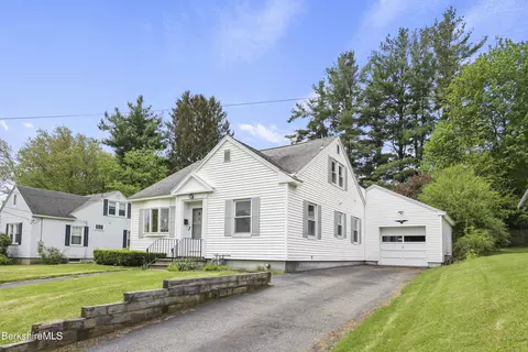31 Kensington Ave, Pittsfield, MA 01201